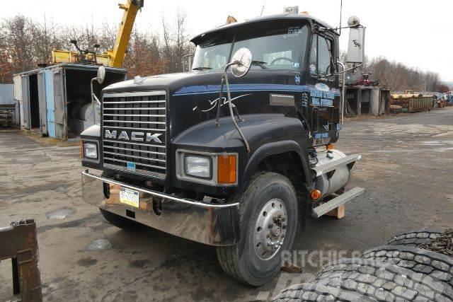 Mack CH613 Chassis met cabine