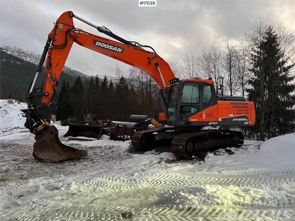 Doosan DX225 LC-5 excavator w/ rotor tilt, Cleaning bucke Rupsgraafmachines