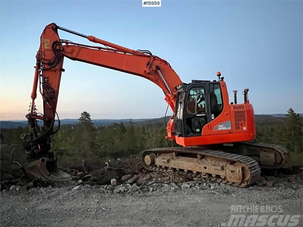 Doosan DX235LCR crawler excavator w/ GPS, bucket and tilt Rupsgraafmachines
