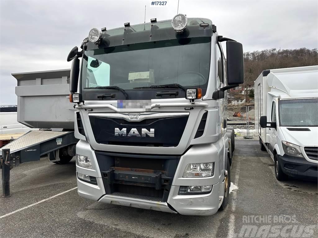 MAN TGX 35.480 8x4 Rep object w/ 20 t hiab hook Vrachtwagen met containersysteem