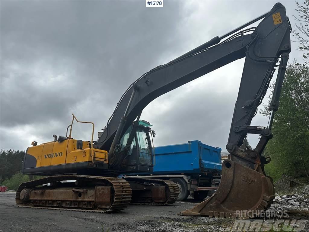 Volvo EC240 Tracked digger w/ tilt and Digger bucket. Rupsgraafmachines