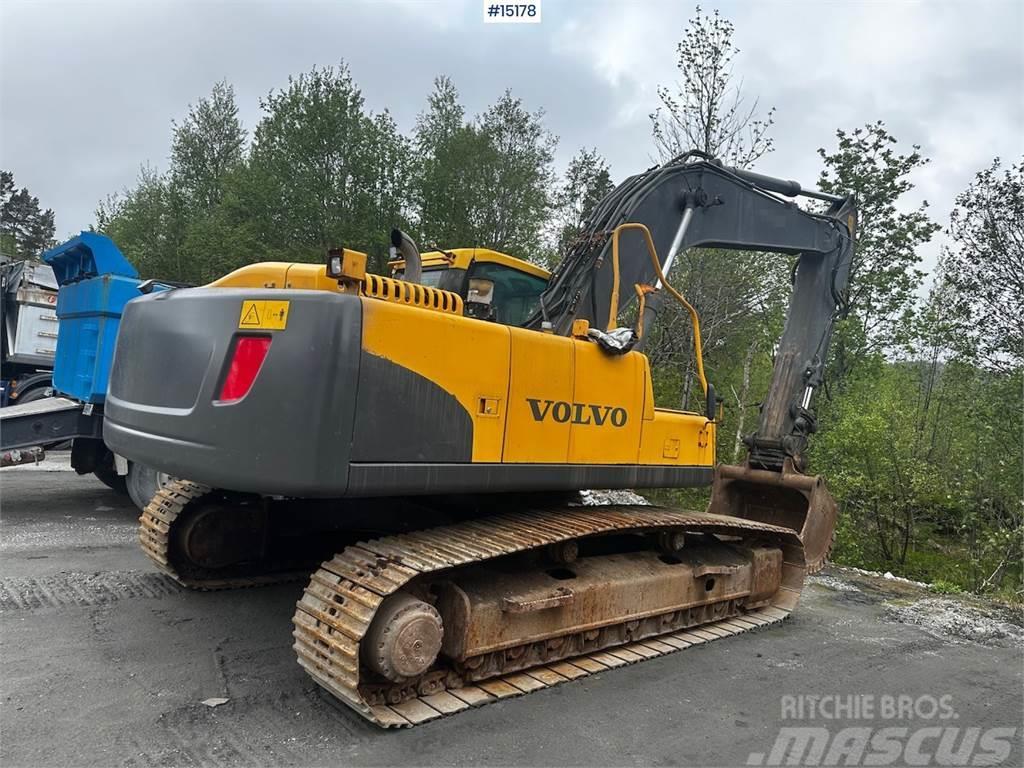 Volvo EC240 Tracked digger w/ tilt and Digger bucket. Rupsgraafmachines