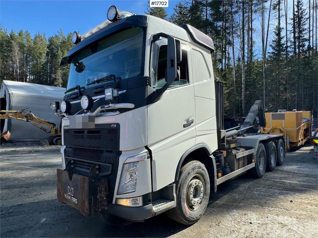Volvo Fh 540 8x4 plow rigged hook truck w/ crane hydraul Vrachtwagen met containersysteem