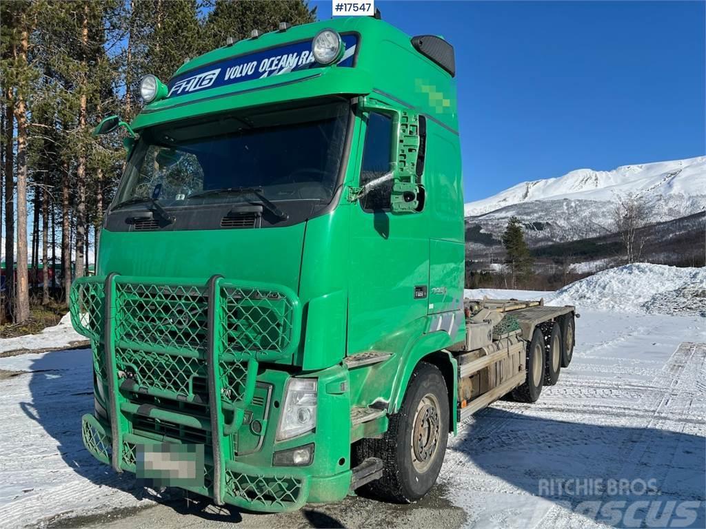 Volvo FH16 700 8x4 tridem hooklift w/ JOAB 24t hook Vrachtwagen met containersysteem