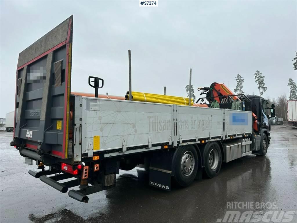 Scania P370 Vlakke laadvloer met kraan