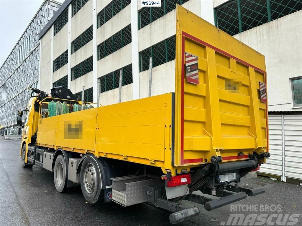 Scania P410 6x2 Vlakke laadvloer met kraan