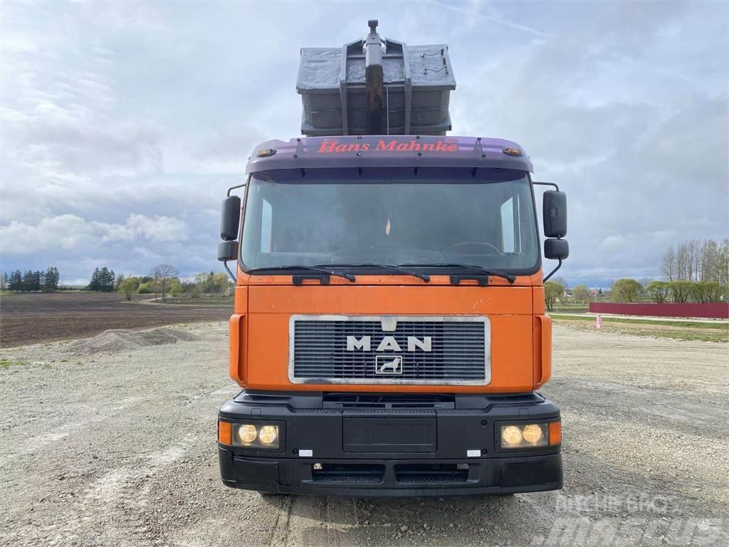 MAN 26.403 , 28 m3 metal container Vrachtwagen met containersysteem