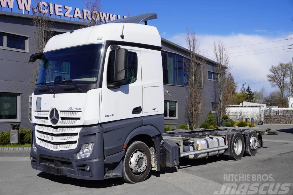 Mercedes-Benz Actros 2542 Low Deck BDF / 6×2 / E6 / steering axl Chassis met cabine