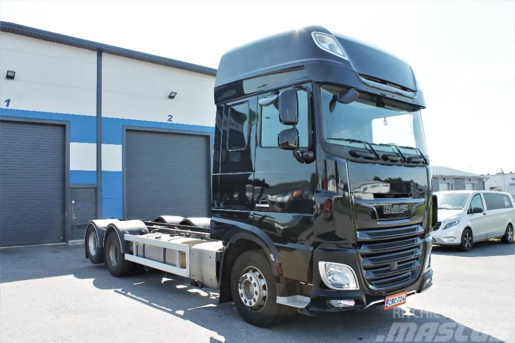 DAF XF530 FAS 6x2 Chassis met cabine