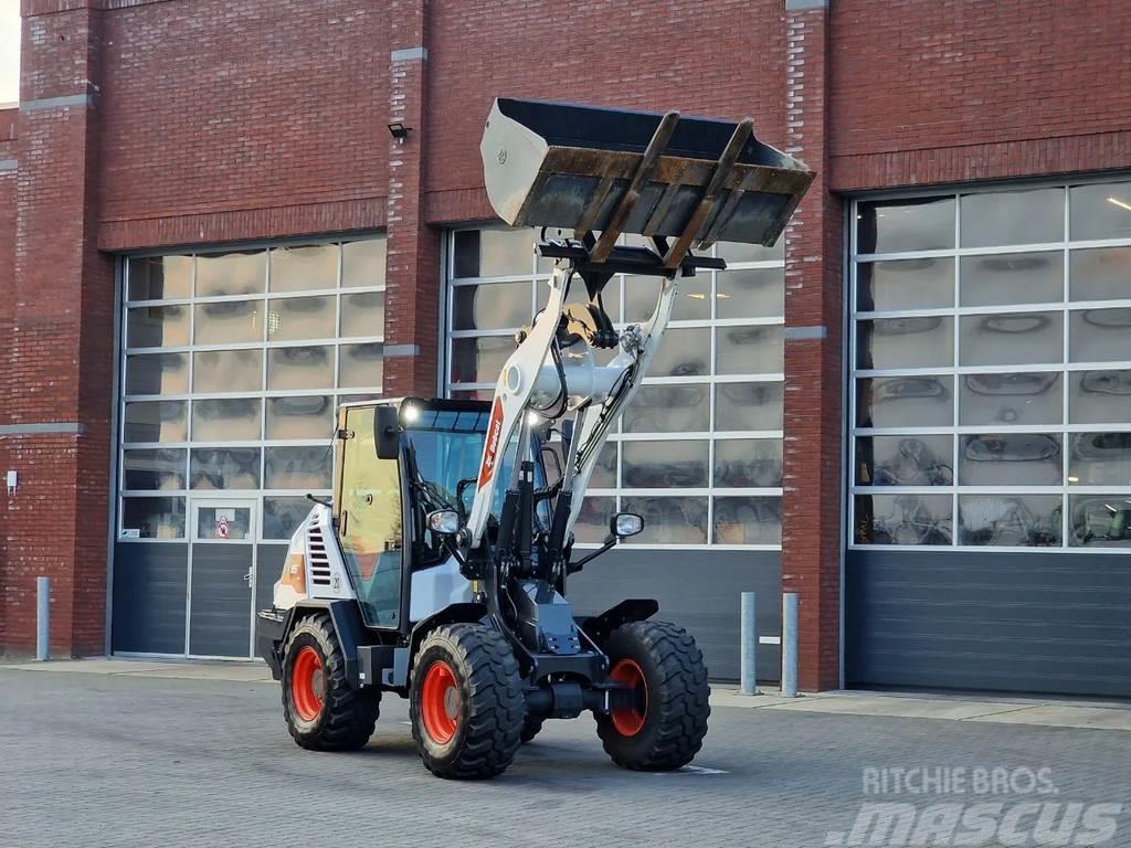 Bobcat L85- 141 hours - Fork & Bucket - Central greasing Speciale Graafmachines