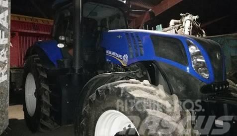 New Holland T 8.300 AC Tractoren