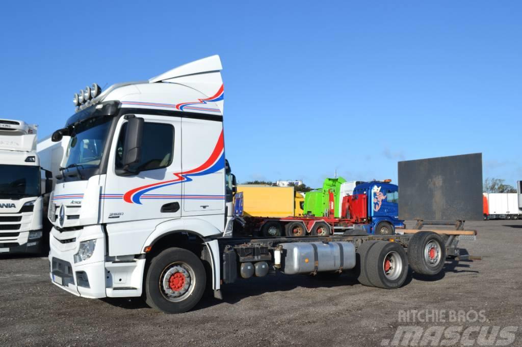 Mercedes-Benz Actros 2551 6x2 Serie 8286 Euro 5 Chassis met cabine