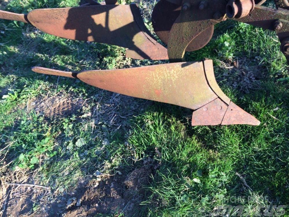 Ransomes 2 furrow plough £380` Overige componenten
