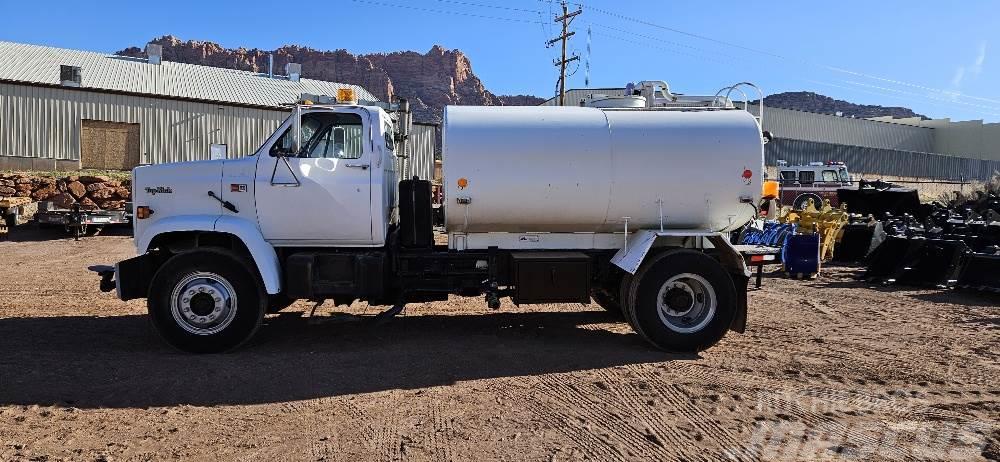  2,000 Gallon Water Truck Anders