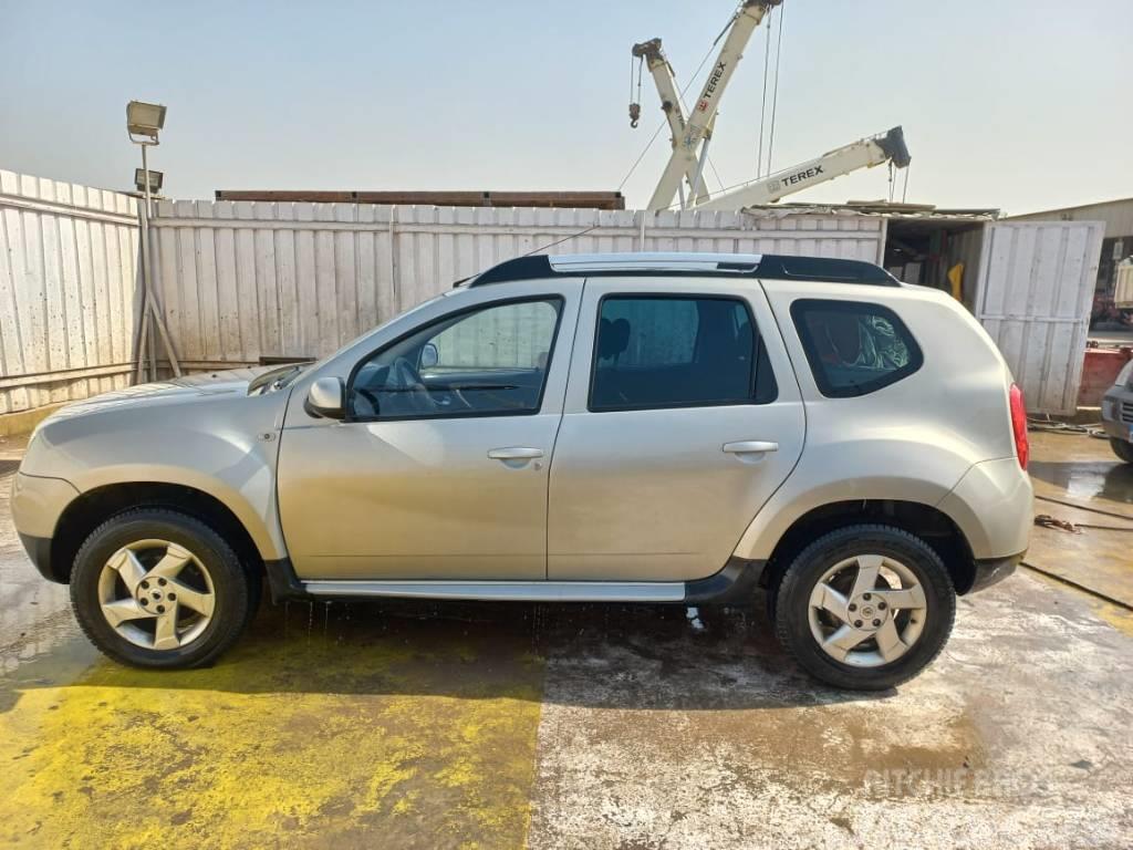 Renault Duster M/T Auto's