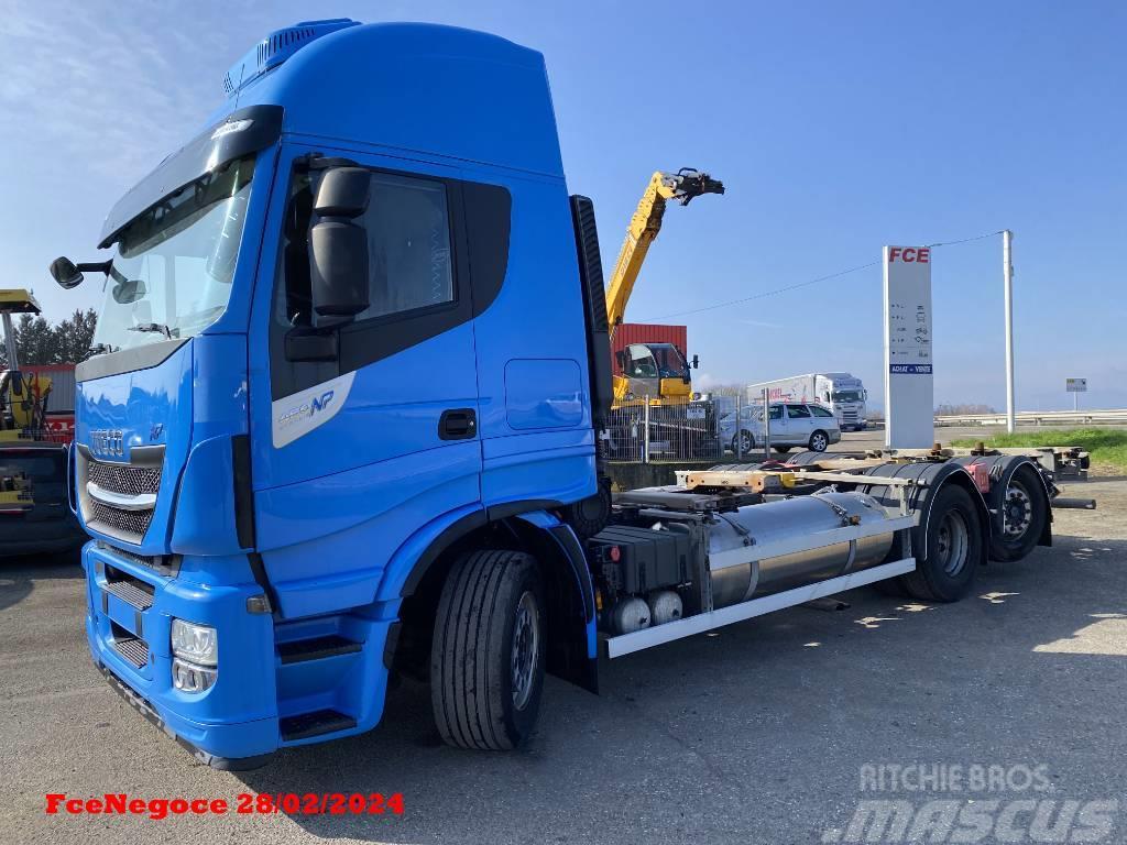 Iveco STRALIS 460NP LNG RETARDER Chassis met cabine