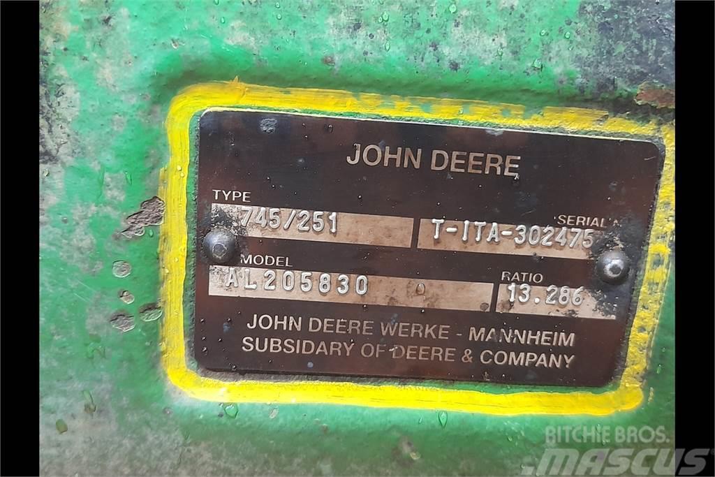 John Deere 6150R Front Axle Transmissie