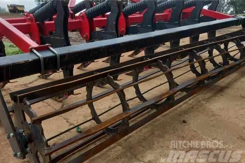 Ilgi 13 Tine Chisel Plough with Roller Anders