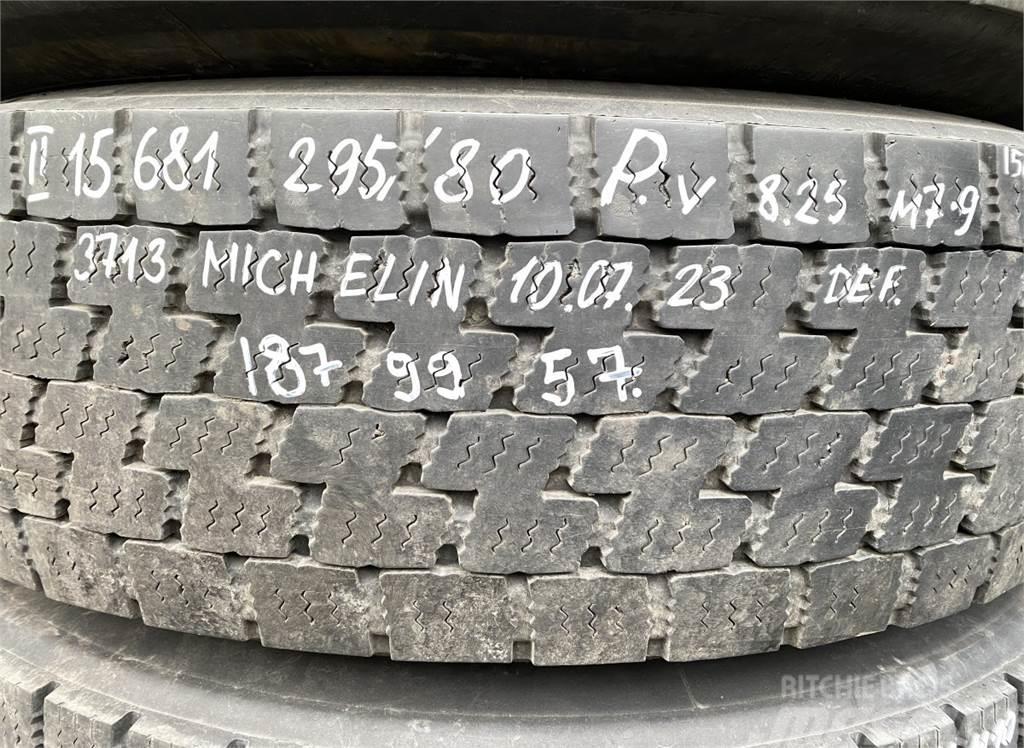 Michelin 4-Series bus K124 Banden, wielen en velgen