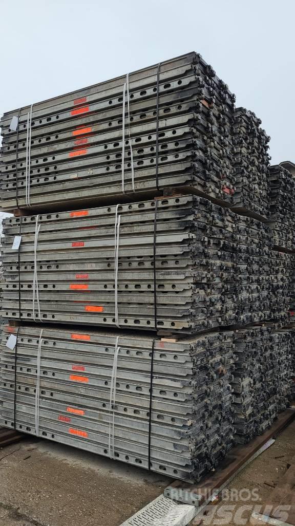 Layher U-Steel Decks 2,57m Steigermateriaal