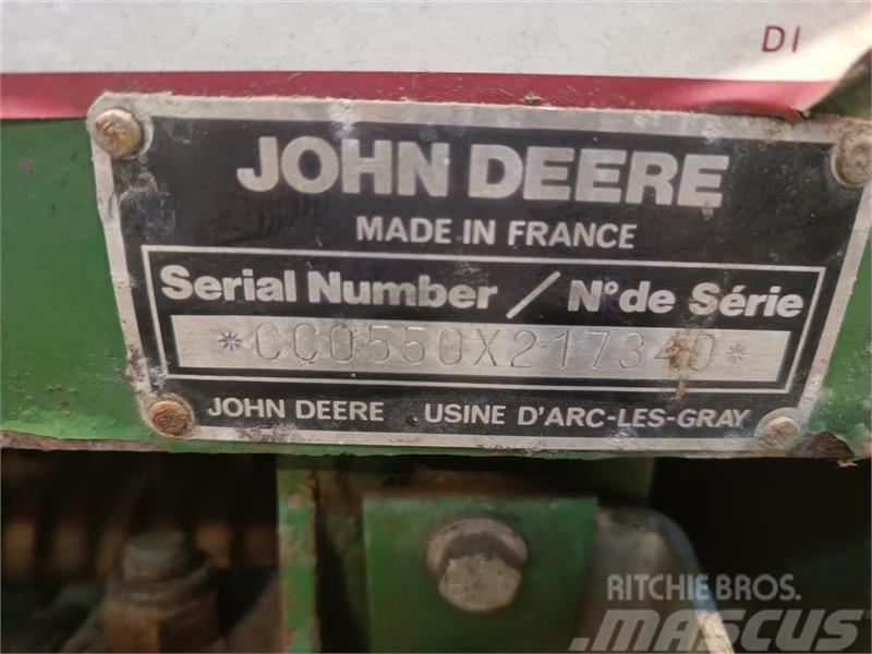 John Deere 550 Rundballepresser med garnbinder Ronde-balenpersen