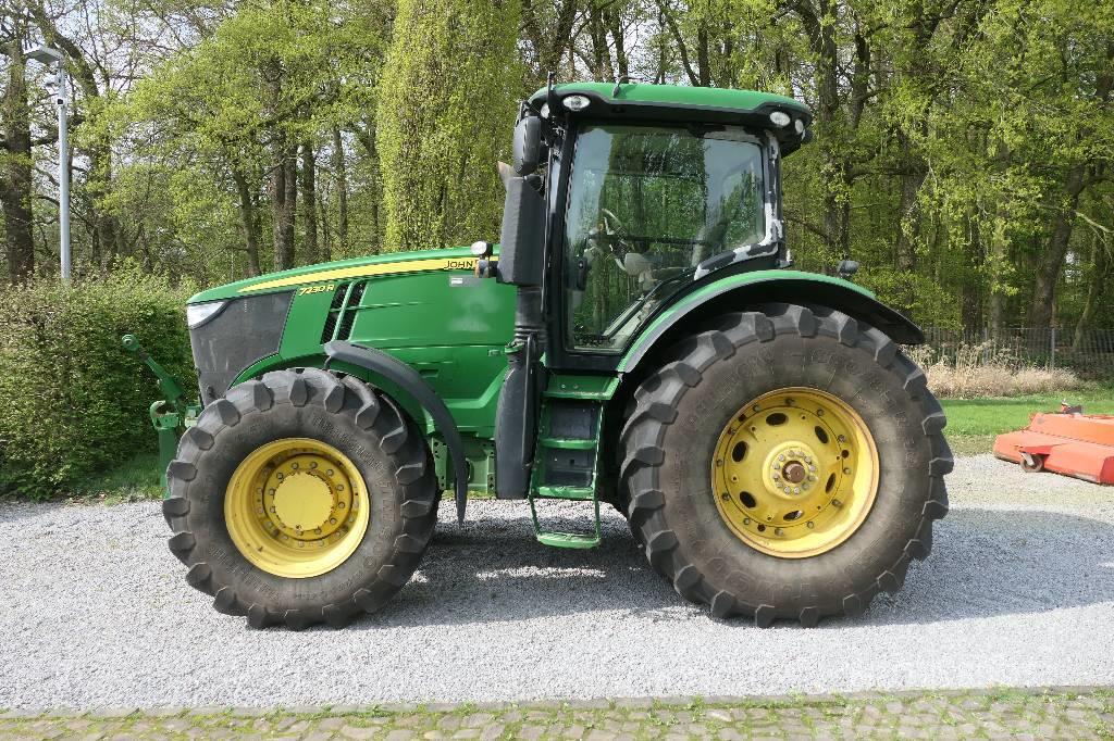 John Deere 7230 R Tractoren