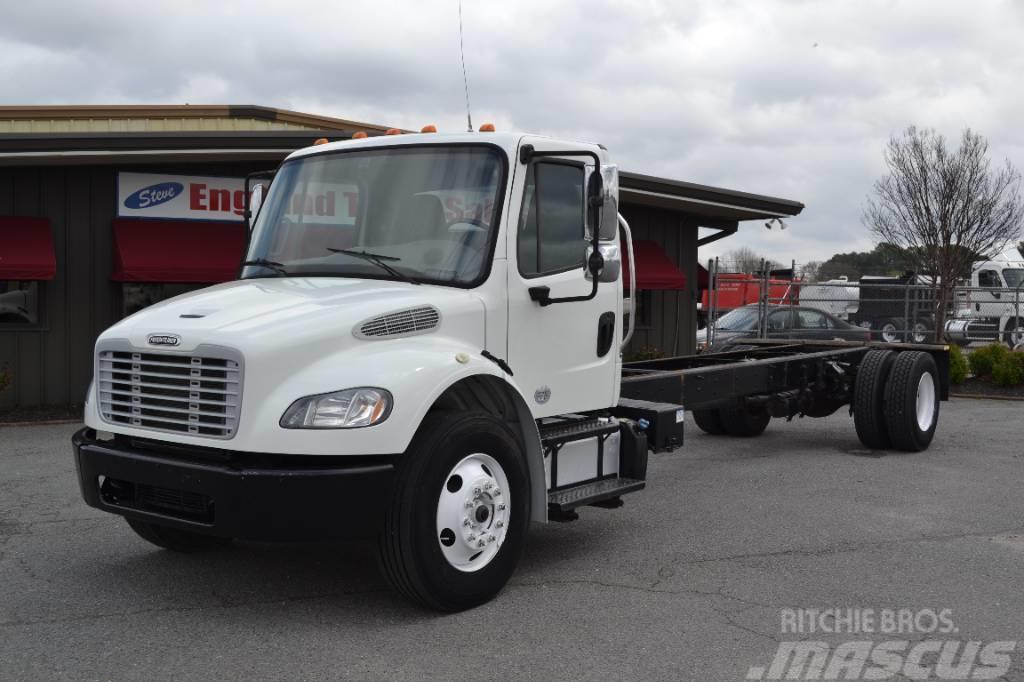 Freightliner Business Class M2 106 Chassis met cabine