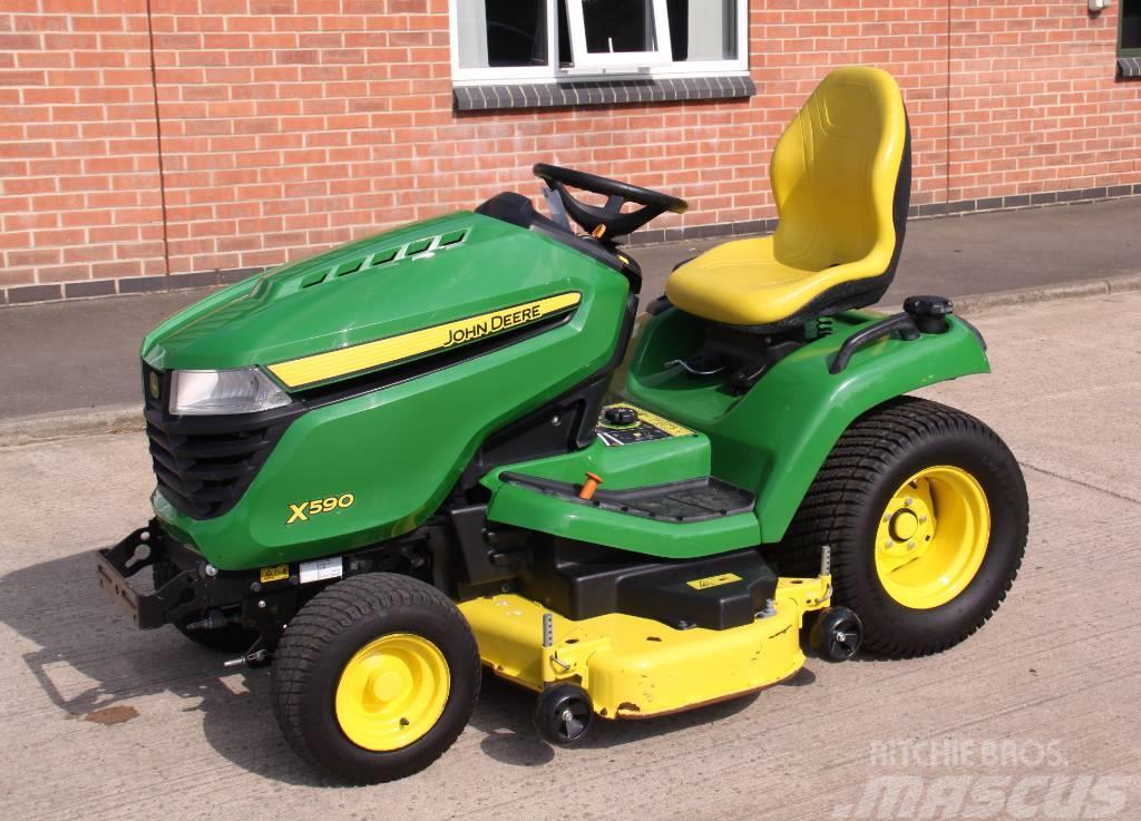 John Deere X 590 Ride on lawn tractor Rijmaaiers