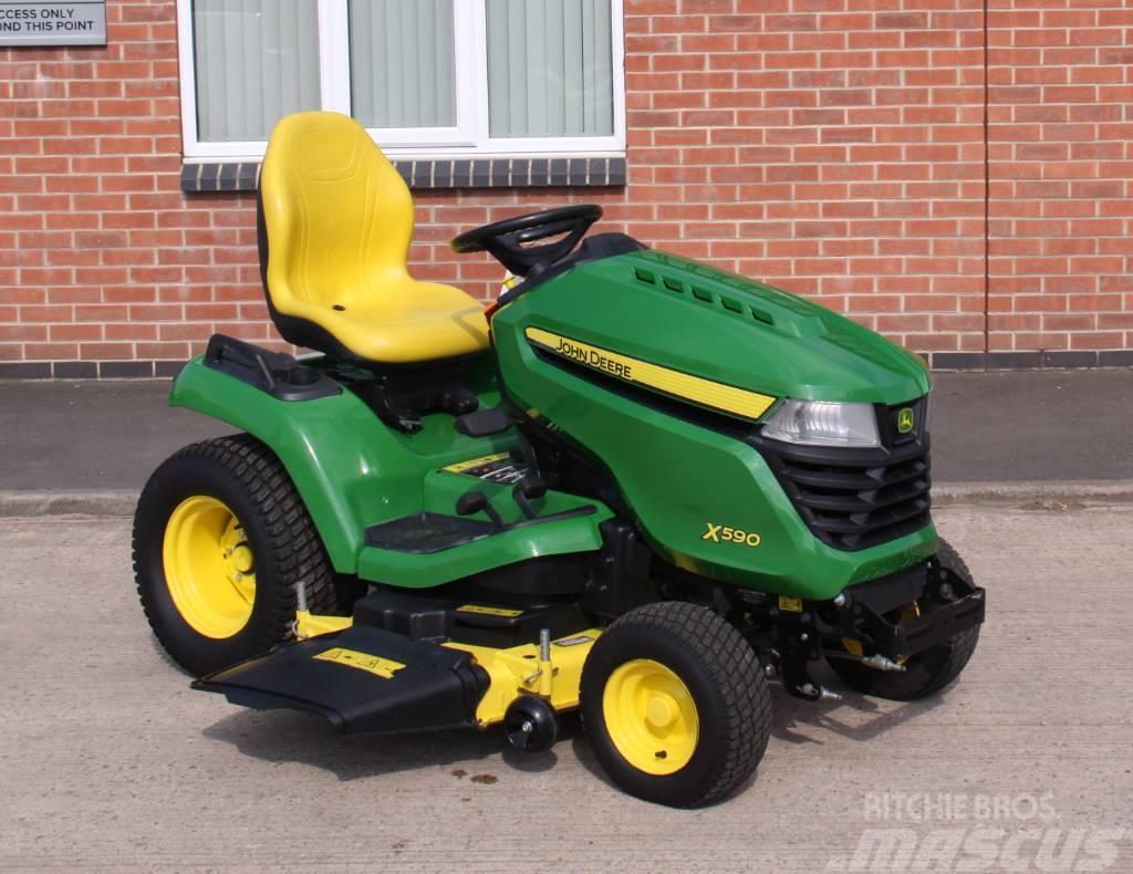 John Deere X 590 Ride on lawn tractor Rijmaaiers