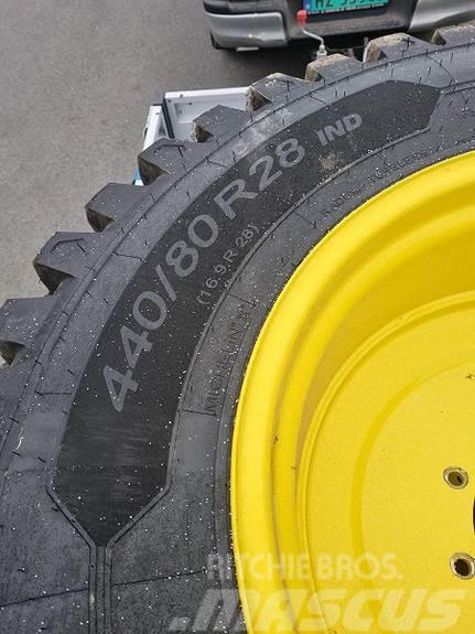 John Deere Hjul par: Michelin Crossgrip 440/80R28 Fakspro Gul Banden, wielen en velgen