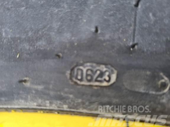 John Deere Hjul par: Trelleborg TM1060 520/60R28 Gul Banden, wielen en velgen