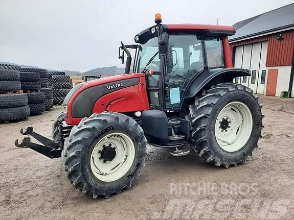 Valtra N121A Front hyd Front pto Tractoren