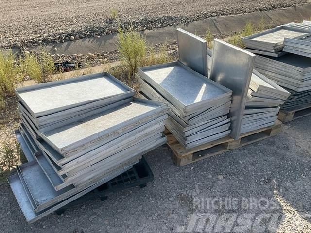  Quantity of Aluminum Trays Anders