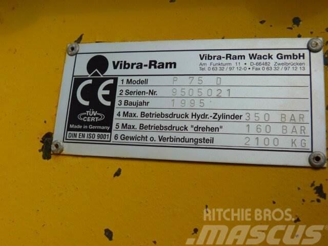 Komatsu Vibra-Ram P 75 D / Lehnhoff MS 25 / 2100 kg Rupsgraafmachines