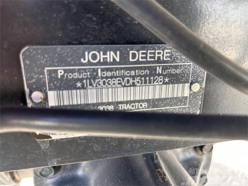 John Deere 3038E Compacttrekkers