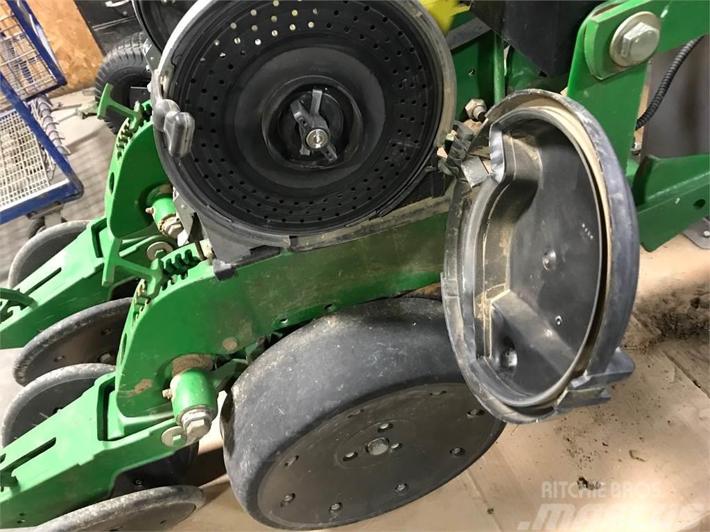 John Deere XP row unit w/ closing wheels & meters Overige zaaimachines