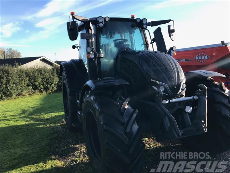 Valtra N175 Versu Black Editions Med AutoComfort Affjedre Tractoren