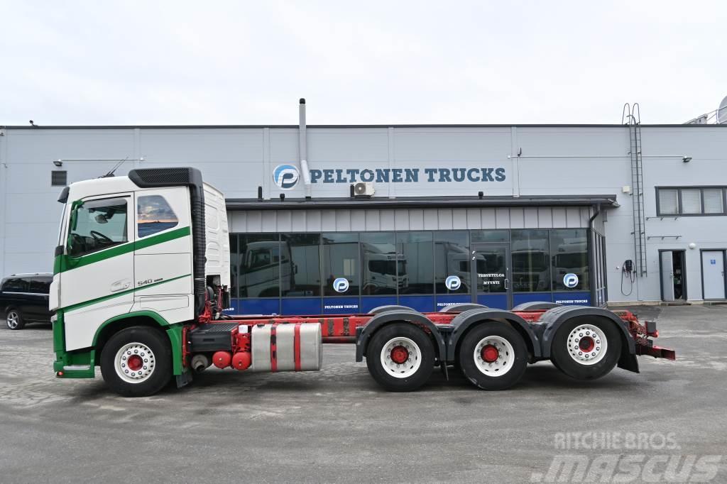 Volvo FH540 8x4*4 Tridem Chassis met cabine
