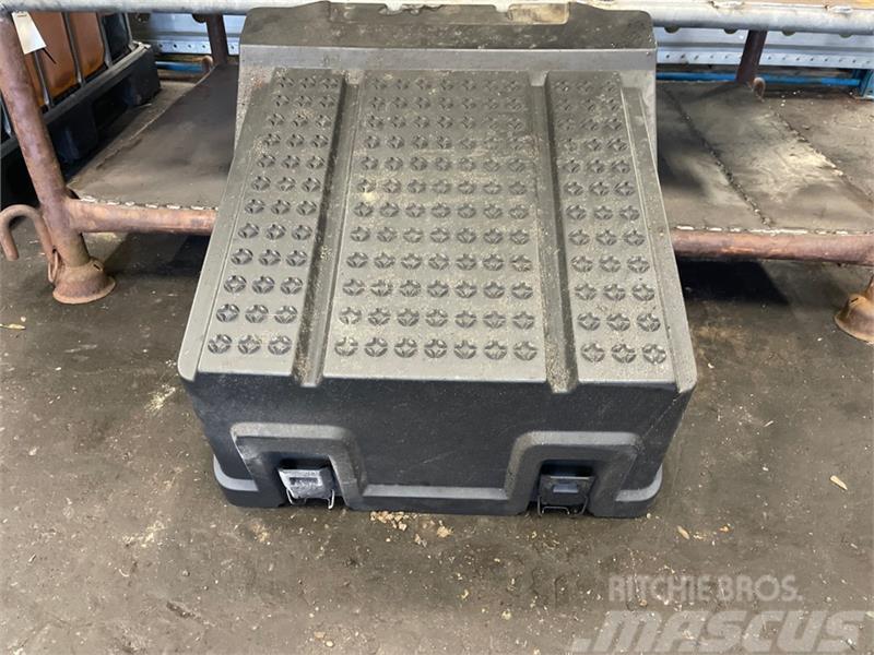 Scania SCANIA BATTERY COVER 2428035 Chassis en ophanging