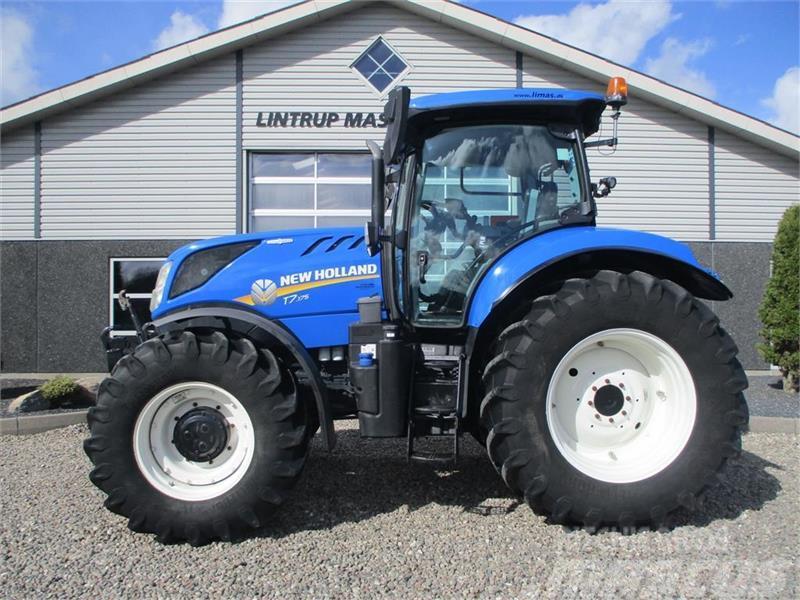 New Holland T7.175 AutoCommand med Frontlift & FrontPTO Tractoren