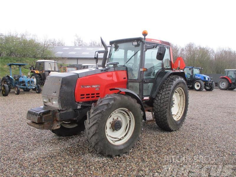 Valtra 8050 with defect clutch/gear, can not drive Tractoren