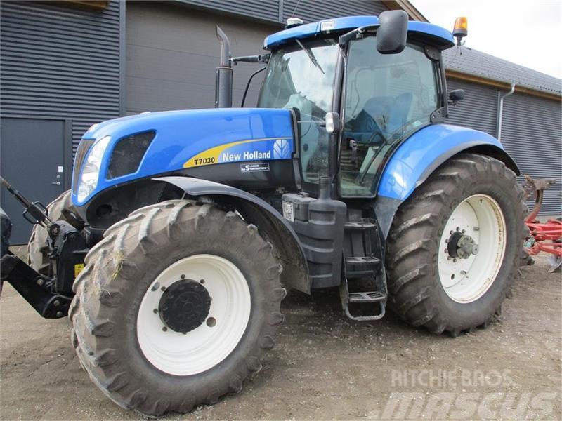 New Holland T7030 med ekstra udstyr Tractoren