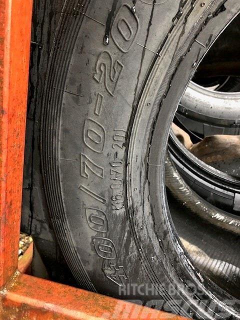 Dunlop 400/70-20 / 16/70-20 Banden, wielen en velgen