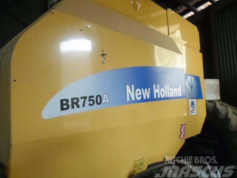 New Holland BR 750A Ronde-balenpersen