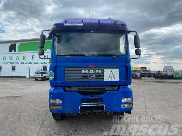 MAN TGA 26.440 6X4 for containers with crane vin 945 Vrachtwagen met containersysteem