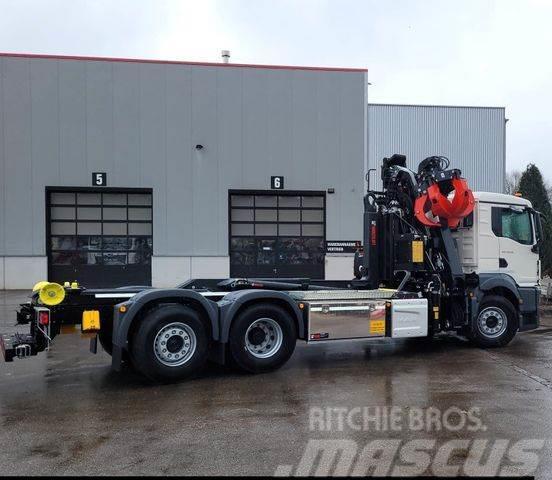 MAN TGS 26.470 6x2 Abrollkipper + Kran LogLift 150 Z Vrachtwagen met containersysteem