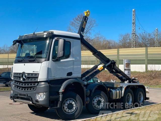Mercedes-Benz 4145 8x4 Hyva Euro6e Vrachtwagen met containersysteem