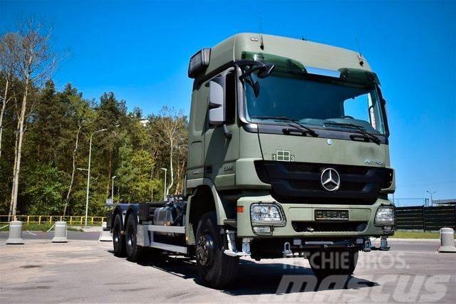 Mercedes-Benz 6x6 ACTROS 3344 Twist Lock BDF LIKE NEW Chassis met cabine