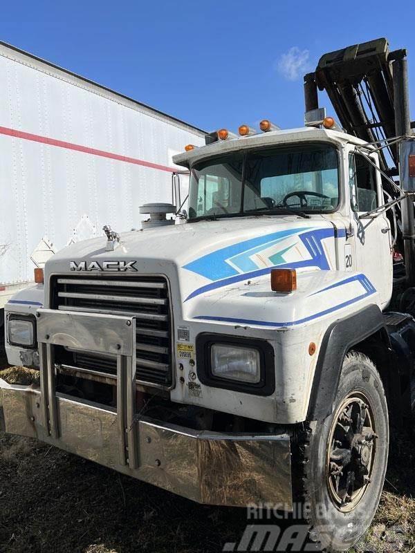 Mack RD690 Vrachtwagen met containersysteem
