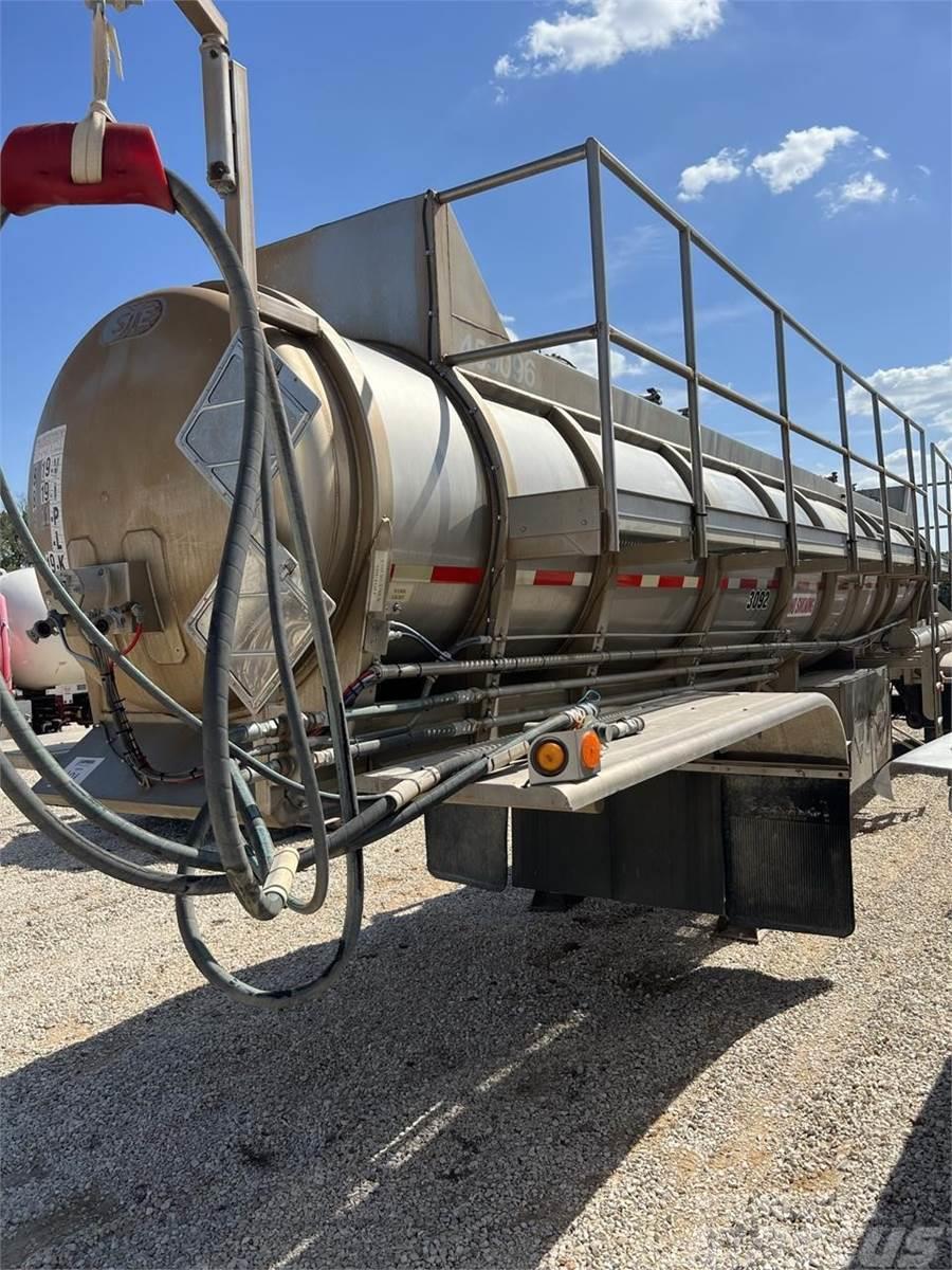  STE DOT 407 SS | 4000 GAL STAINLESS| WITH PUMP | A Tankwagen